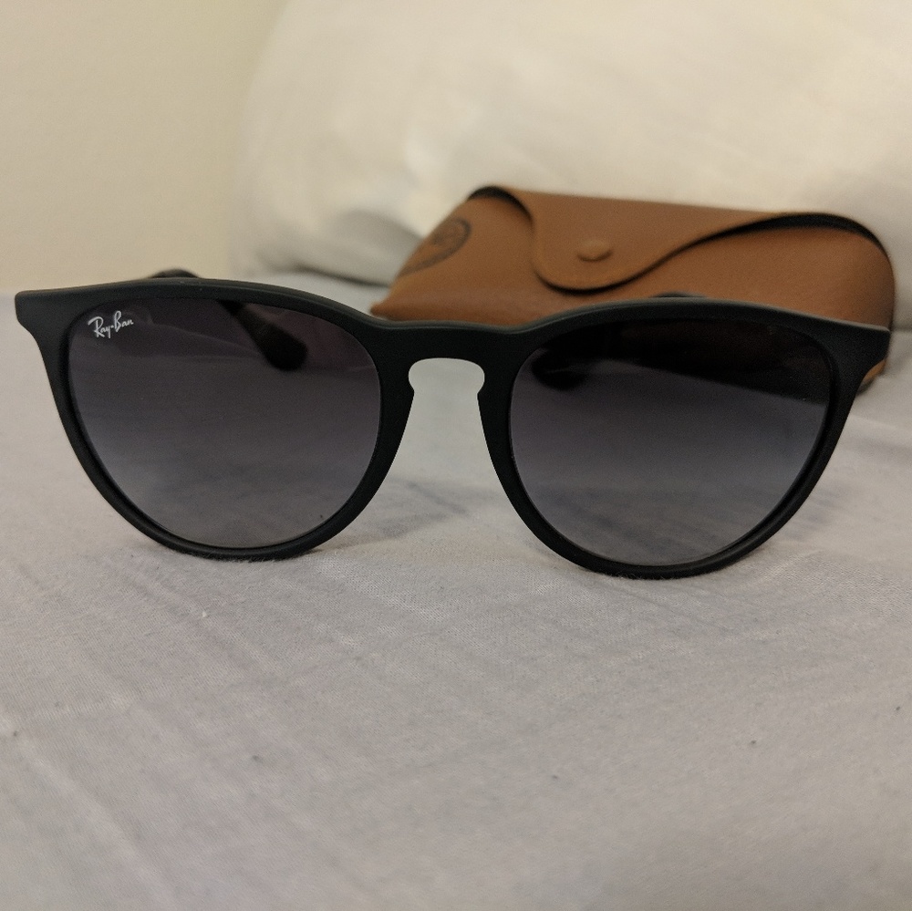 Black Ray-Ban ERIKA Sunglasses